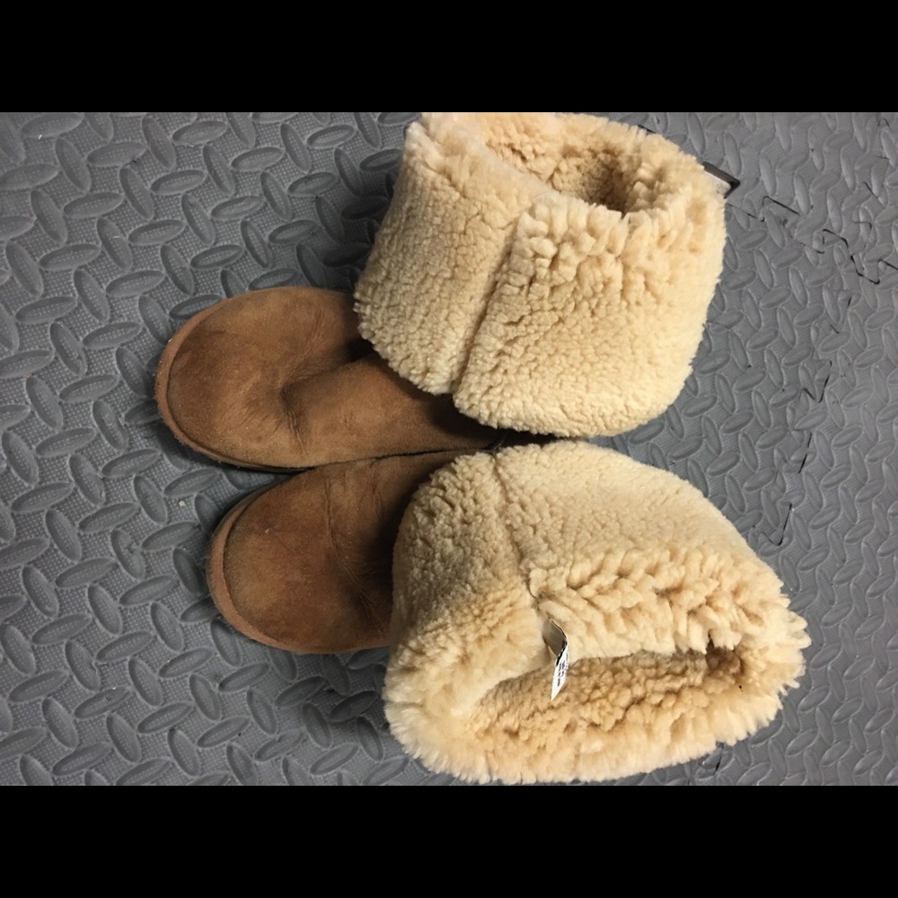 Ugh Boots Size 9 - image 2